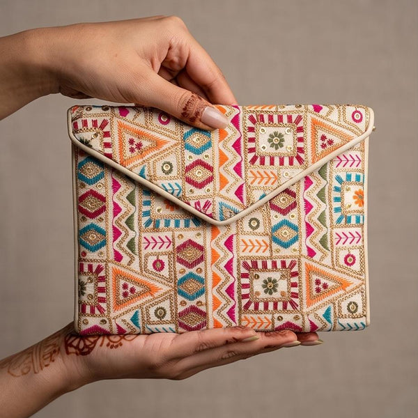 Zari Noor Pouch